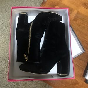 Suede Vince Camuto booties, size 7